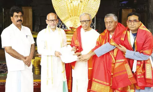 ரூ.3 கோடி வீடு, ரூ.66 லட்சம் வங்கி இருப்பு.. திருப்பதி ஏழுமலையான் கோவிலுக்கு தானமாக வழங்கிய பக்தர் ரூ.3 கோடி வீடு, ரூ.66 லட்சம் வங்கி இருப்பு.. திருப்பதி ஏழுமலையான் கோவிலுக்கு தானமாக வழங்கிய பக்தர்