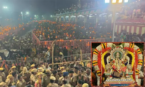 மேல்மலையனூர் அங்காளம்மன் கோவிலில் ஊஞ்சல் விழா.. லட்சக்கணக்கான பக்தர்கள் தரிசனம்
