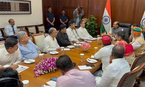 நாடாளுமன்றத்தை சுமுகமாக நடத்த அனைத்துக்கட்சி கூட்டத்தில் ஒருமித்த முடிவு நாடாளுமன்றத்தை சுமுகமாக நடத்த அனைத்துக்கட்சி கூட்டத்தில் ஒருமித்த முடிவு