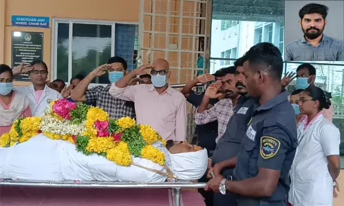 தென்காசி: சாலை விபத்தில் வாலிபர் மூளைச்சாவு- உடல் உறுப்புகள் தானம் தென்காசி: சாலை விபத்தில் வாலிபர் மூளைச்சாவு- உடல் உறுப்புகள் தானம்