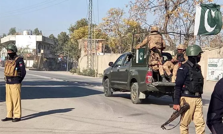 பலூசிஸ்தானில் கொரில்லா தாக்குதல்; அதிகாரி உள்பட 23 வீரர்கள் பலி