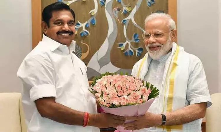 பிரதமர் மோடியிடம் 3 கோரிக்கைகள் அடங்கிய மனுவை அளித்த எடப்பாடி பழனிசாமி பிரதமர் மோடியிடம் 3 கோரிக்கைகள் அடங்கிய மனுவை அளித்த எடப்பாடி பழனிசாமி