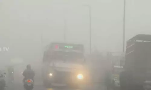 ஊட்டியில் கடும் பனிமூட்டம் - பொதுமக்கள் அவதி
