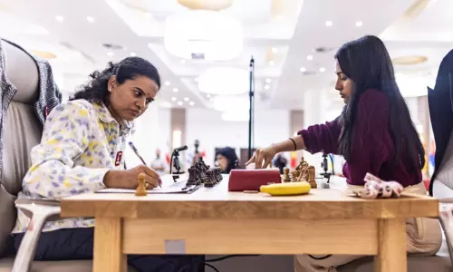 பெண்கள் உலகக் கோப்பை செஸ் இறுதிப்போட்டி: ஹம்பி - திவ்யா முதல் ஆட்டம் டிரா