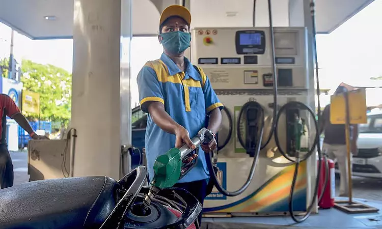 சென்னையில் இன்றைய பெட்ரோல், டீசல் விலை நிலவரம் சென்னையில் இன்றைய பெட்ரோல், டீசல் விலை நிலவரம்