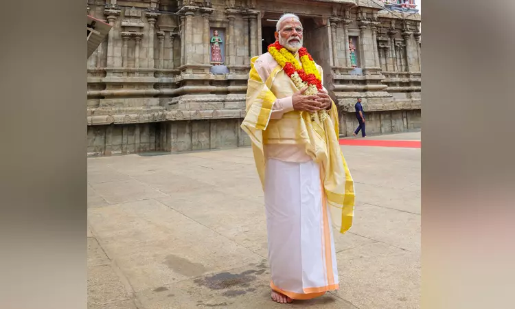 வேட்டி, சட்டையில் பிரதமர் மோடி  பிரதமர் மோடி... ... கங்கைகொண்ட சோழீசுவரர் கோவிலில் பிரதமர் மோடி சாமி தரிசனம்...!