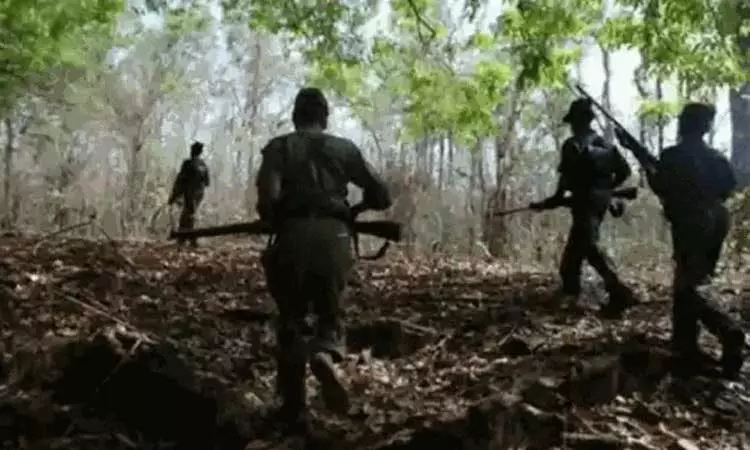 சத்தீஷ்காரில் பாதுகாப்பு படையினர் என்கவுன்டர் - 4 நக்சல்கள் சுட்டுக்கொலை