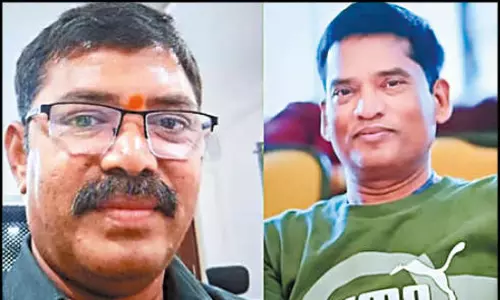 லாரி மீது ஜீப் மோதி விபத்து: உளவுதுறை டி.எஸ்.பி.க்கள் 2 பேர் பலி லாரி மீது ஜீப் மோதி விபத்து: உளவுதுறை டி.எஸ்.பி.க்கள் 2 பேர் பலி
