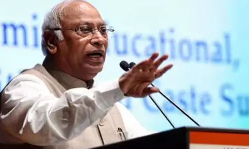ஜெகதீப் தன்கர் விவகாரம்: பிரதமர் மோடிக்கு தான் தெரியும், எனக்கு தெரியாது: மல்லிகார்ஜுன கார்கே ஜெகதீப் தன்கர் விவகாரம்: பிரதமர் மோடிக்கு தான் தெரியும், எனக்கு தெரியாது: மல்லிகார்ஜுன கார்கே