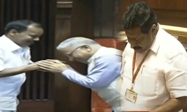 மாநிலங்களையில் அதிமுக எம்.பி.க்கள் பதவியேற்பு