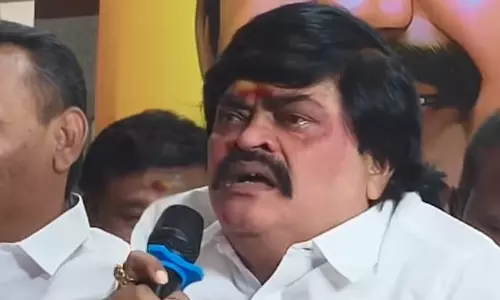 என்னை மிரட்டி பணிய வைக்க தி.மு.க. அரசு முயன்றது - கண்ணீர் மல்க பேசிய ராஜேந்திரபாலாஜி என்னை மிரட்டி பணிய வைக்க தி.மு.க. அரசு முயன்றது - கண்ணீர் மல்க பேசிய ராஜேந்திரபாலாஜி