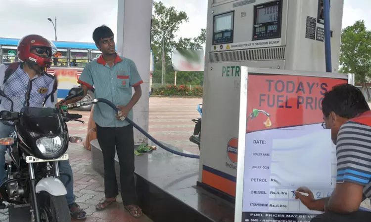 சென்னையில் இன்றைய பெட்ரோல், டீசல் விலை நிலவரம் சென்னையில் இன்றைய பெட்ரோல், டீசல் விலை நிலவரம்