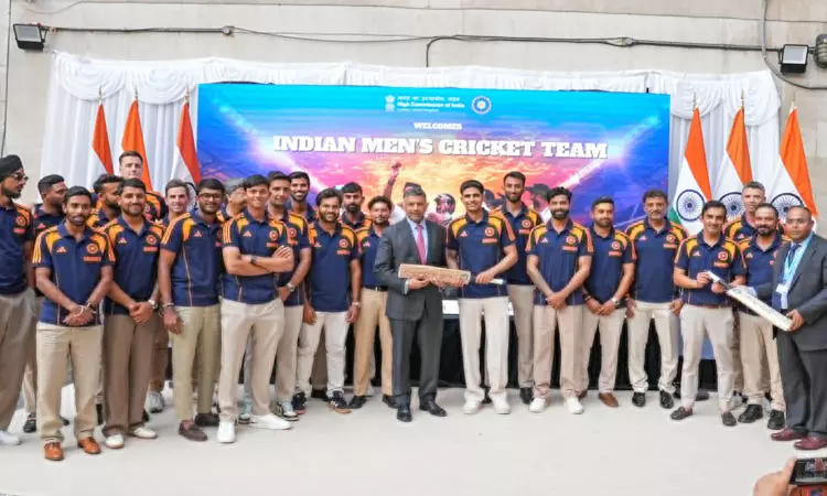 லண்டனில் இந்திய தூதரக அதிகாரிகளுடன் இந்திய கிரிக்கெட் அணியினர் சந்திப்பு லண்டனில் இந்திய தூதரக அதிகாரிகளுடன் இந்திய கிரிக்கெட் அணியினர் சந்திப்பு