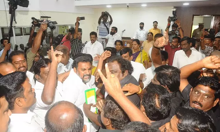 ரூ.150 கோடி மோசடி விவகாரம்:  மதுரை மாநகராட்சி கூட்டத்தில் அதிமுக உறுப்பினர்கள் அமளி