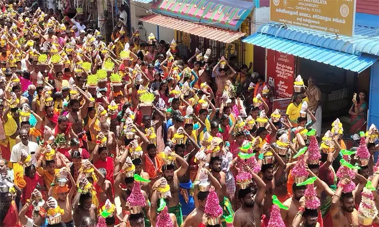 முப்பந்தல் ஆலமூடு அம்மன் கோவிலில் விமரிசையாக நடைபெற்ற பால்குட ஊர்வலம்