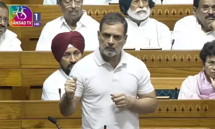 தாக்குதல் நடத்தப்போவதை பாகிஸ்தானிடம் முன்கூட்டியே தெரிவித்தது ஏன்? - ராகுல்காந்தி சரமாரி கேள்வி தாக்குதல் நடத்தப்போவதை பாகிஸ்தானிடம் முன்கூட்டியே தெரிவித்தது ஏன்? - ராகுல்காந்தி சரமாரி கேள்வி