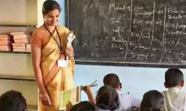 தி.மு.க. தேர்தல் வாக்குறுதியின்படி பகுதிநேர ஆசிரியர்களை பணிநிரந்தரம் செய்க; ஆசிரியர்கள் கூட்டமைப்பு வலியுறுத்தல்