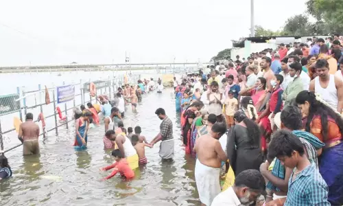 நதியை போற்றும் ஆடிப்பெருக்கு நதியை போற்றும் ஆடிப்பெருக்கு