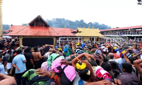 சபரிமலை அய்யப்பன் கோவில் இன்று மாலை நடை திறப்பு சபரிமலை அய்யப்பன் கோவில் இன்று மாலை நடை திறப்பு