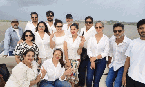 கோவாவில் ஒன்று கூடிய 90ஸ் திரை நட்சத்திரங்கள்: வைரலாகும் புகைப்படம் கோவாவில் ஒன்று கூடிய 90ஸ் திரை நட்சத்திரங்கள்: வைரலாகும் புகைப்படம்