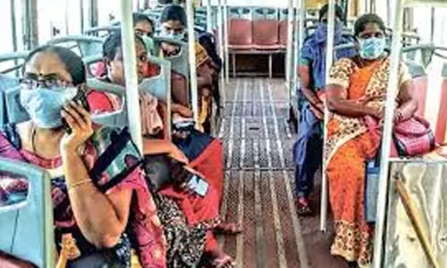 ஆந்திராவில் 74 சதவீத அரசு பஸ்களில் பெண்களுக்கு இலவச பயணம் ஆந்திராவில் 74 சதவீத அரசு பஸ்களில் பெண்களுக்கு இலவச பயணம்