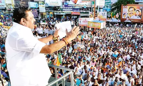 கொள்ளையடிக்கவே திமுக ஆட்சிக்கு வந்துள்ளது - எடப்பாடி பழனிசாமி தாக்கு கொள்ளையடிக்கவே திமுக ஆட்சிக்கு வந்துள்ளது - எடப்பாடி பழனிசாமி தாக்கு