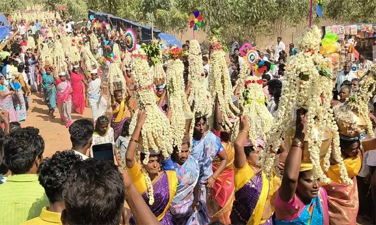 ஆலங்குடி: செல்லியம்மன் கோவில் மது எடுப்பு விழா