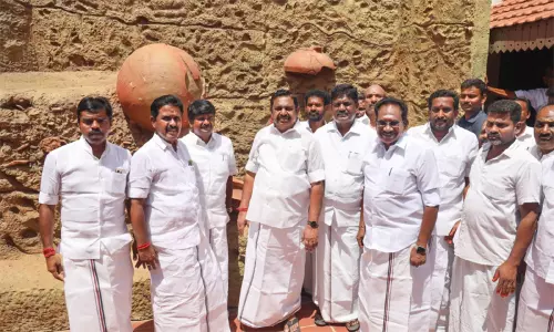 கீழடியை வைத்து சிலர் அரசியல் செய்கின்றனர் - எடப்பாடி பழனிசாமி கீழடியை வைத்து சிலர் அரசியல் செய்கின்றனர் - எடப்பாடி பழனிசாமி
