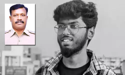 நெல்லை கவின் கொலை வழக்கு: சுர்ஜித்தின் தந்தையான சப்-இன்ஸ்பெக்டர் கைது நெல்லை கவின் கொலை வழக்கு: சுர்ஜித்தின் தந்தையான சப்-இன்ஸ்பெக்டர் கைது