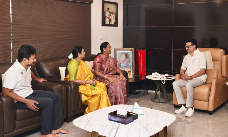 முதல்-அமைச்சர் மு.க.ஸ்டாலினை சந்தித்து நலம் விசாரித்தார் பிரேமலதா விஜயகாந்த்