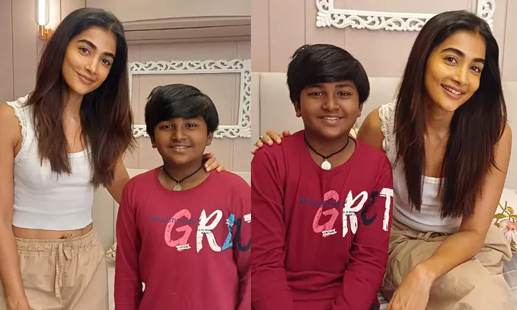 பூஜா ஹெக்டேவுடன் எடுத்த புகைப்படங்களை பகிர்ந்த டூரிஸ்ட் பேமிலி கமலேஷ்