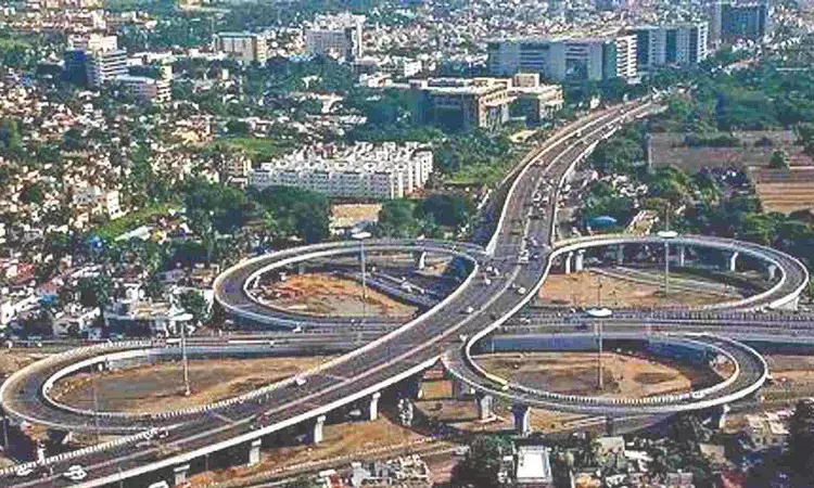கத்திப்பாரா மேம்பாலத்தில் இருந்து குதித்து வாலிபர் தற்கொலை முயற்சி - மருத்துவமனையில் அனுமதி கத்திப்பாரா மேம்பாலத்தில் இருந்து குதித்து வாலிபர் தற்கொலை முயற்சி - மருத்துவமனையில் அனுமதி