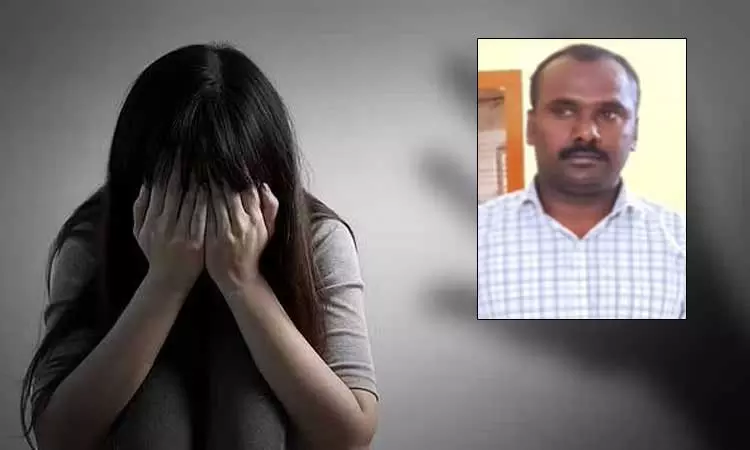 தேனியில் 12-ம் வகுப்பு மாணவிக்கு பாலியல் தொல்லை - ஆங்கில ஆசிரியர் கைது தேனியில் 12-ம் வகுப்பு மாணவிக்கு பாலியல் தொல்லை - ஆங்கில ஆசிரியர் கைது