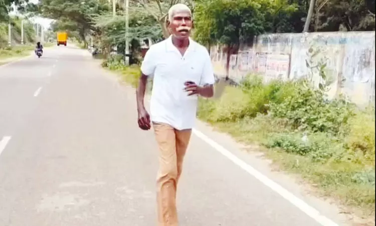 ஓய்வு பெற்ற நாளில் 17 கி.மீ. ஓடியே வீட்டுக்கு வந்த சப்-இன்ஸ்பெக்டர்.. என்ன காரணம்..? ஓய்வு பெற்ற நாளில் 17 கி.மீ. ஓடியே வீட்டுக்கு வந்த சப்-இன்ஸ்பெக்டர்.. என்ன காரணம்..?