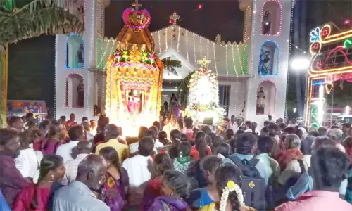 சாத்தூர்: நென்மேனி தூய இன்னாசியார் ஆலய தேர்பவனி