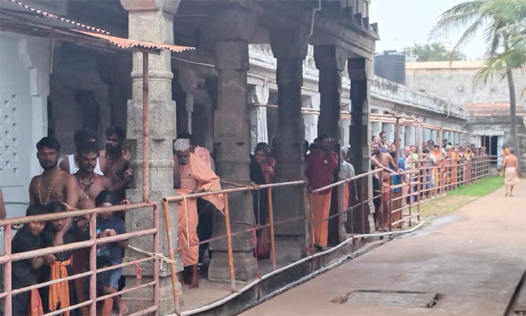 ஆடி 3-வது வெள்ளி: குமரியில் அம்மன் கோவில்களில் குவிந்த பக்தர்கள்