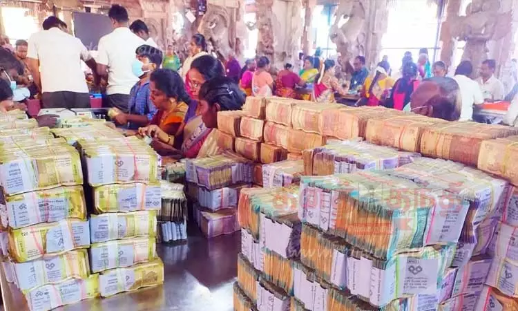 கள்ளழகர் கோவிலில் ரூ.53 லட்சம் உண்டியல் காணிக்கை கள்ளழகர் கோவிலில் ரூ.53 லட்சம் உண்டியல் காணிக்கை