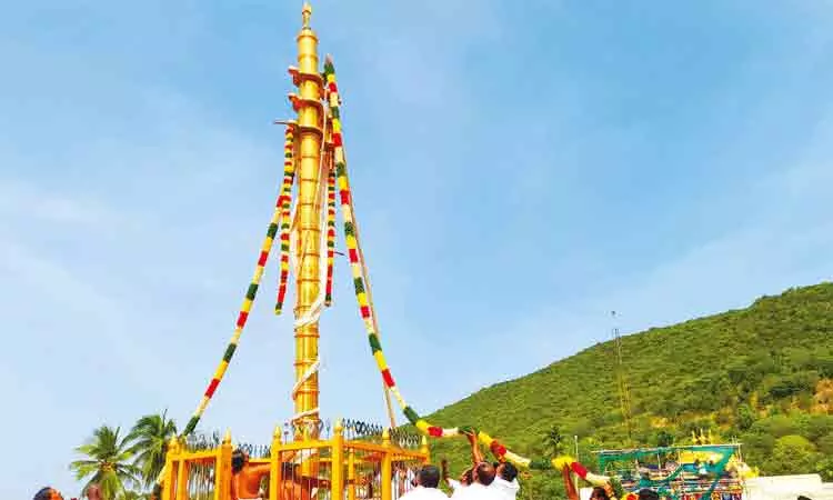 அழகர்கோவில் ஆடி பெருந்திருவிழா கொடியேற்றம்: 9-ந் தேதி தேரோட்டம் அழகர்கோவில் ஆடி பெருந்திருவிழா கொடியேற்றம்: 9-ந் தேதி தேரோட்டம்