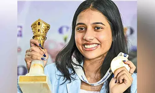 எனது முதல் பயிற்சியாளருக்கு கிராண்ட்மாஸ்டர் பட்டத்தை சமர்ப்பிக்கிறேன் - செஸ் வீராங்கனை திவ்யா பேட்டி எனது முதல் பயிற்சியாளருக்கு கிராண்ட்மாஸ்டர் பட்டத்தை சமர்ப்பிக்கிறேன் - செஸ் வீராங்கனை திவ்யா பேட்டி