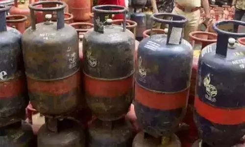 வணிக பயன்பாட்டுக்கான சிலிண்டர் விலை குறைந்தது