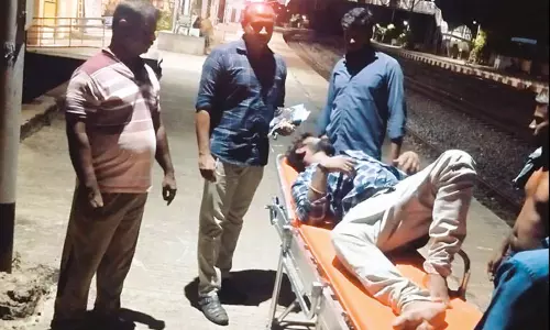 விழுப்புரம்: ஓடும் ரெயிலில் பெண்ணிடம் நகை, பணம் பறித்த வாலிபர் கைது விழுப்புரம்: ஓடும் ரெயிலில் பெண்ணிடம் நகை, பணம் பறித்த வாலிபர் கைது