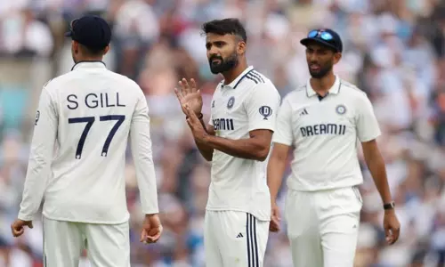 5-வது டெஸ்ட்: இங்கிலாந்து அணியின் முதல் விக்கெட்டை கைப்பற்றிய ஆகாஷ் தீப் 5-வது டெஸ்ட்: இங்கிலாந்து அணியின் முதல் விக்கெட்டை கைப்பற்றிய ஆகாஷ் தீப்