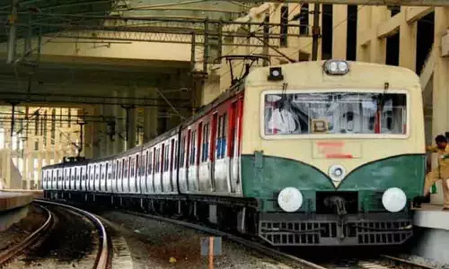 சென்னை சென்டிரல்-சூலூர்பேட்டை இடையே 19 மின்சார ரெயில்கள் ரத்து சென்னை சென்டிரல்-சூலூர்பேட்டை இடையே 19 மின்சார ரெயில்கள் ரத்து