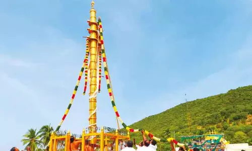 அழகர்கோவில் ஆடி பெருந்திருவிழா கொடியேற்றம்: 9-ந் தேதி தேரோட்டம்