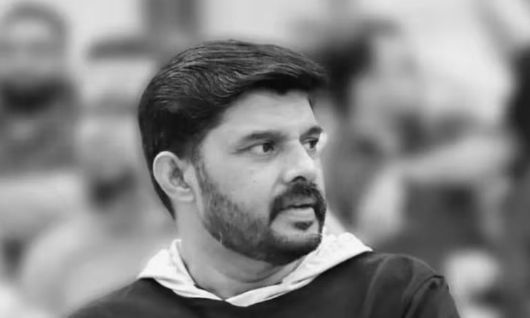 பிரபல மலையாள நடிகர் ஹோட்டல் அறையில் சடலமாக கண்டெடுப்பு