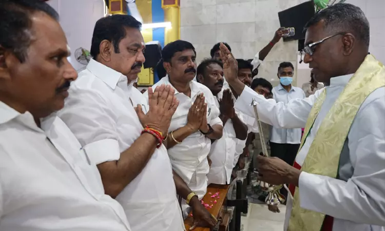 தூத்துக்குடி பனிமய மாதா ஆலயத்தில் எடப்பாடி பழனிசாமி வழிபாடு தூத்துக்குடி பனிமய மாதா ஆலயத்தில் எடப்பாடி பழனிசாமி வழிபாடு