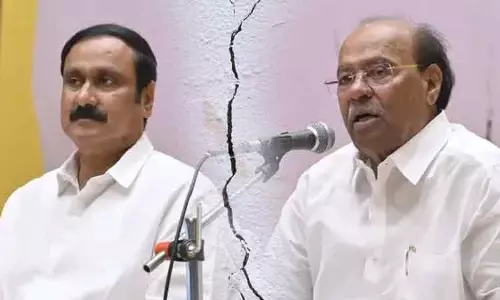 தந்தை-மகன் இடையே அதிகரிக்கும் விரிசல்: 17-ந்தேதி கூடுகிறது பாமக சிறப்பு பொதுக்குழு - ராமதாஸ் அறிவிப்பு தந்தை-மகன் இடையே அதிகரிக்கும் விரிசல்: 17-ந்தேதி கூடுகிறது பாமக சிறப்பு பொதுக்குழு - ராமதாஸ் அறிவிப்பு