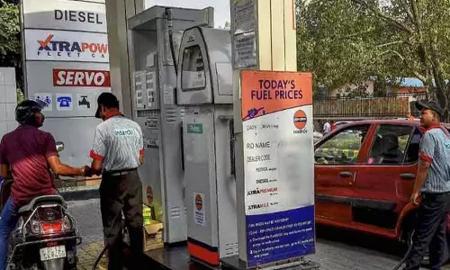 சென்னையில் இன்றைய பெட்ரோல், டீசல் விலை நிலவரம் சென்னையில் இன்றைய பெட்ரோல், டீசல் விலை நிலவரம்