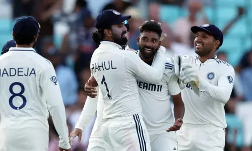 கடைசி டெஸ்ட் : 3வது நாள் முடிவில் இங்கிலாந்து 50/1 கடைசி டெஸ்ட் : 3வது நாள் முடிவில் இங்கிலாந்து 50/1