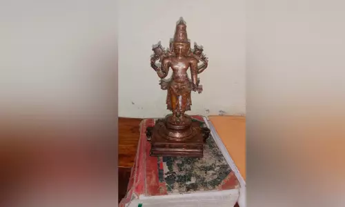 பழங்கால ஐம்பொன் விஷ்ணு சிலையை இலங்கைக்கு கடத்த முயற்சி: 2 பேர் கைது பழங்கால ஐம்பொன் விஷ்ணு சிலையை இலங்கைக்கு கடத்த முயற்சி: 2 பேர் கைது
